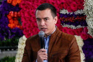 Ecuador anuncia aranceles del 27 % a productos mexicanos, en una medida que recuerda a Trump.