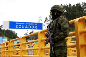 Ecuador cerrará fronteras el fin de semana y militarizará puertos.
