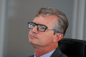 El presidente de Ecuador nombra nuevo ministro de Finanzas y confirma a la ministra interina de Petróleo.