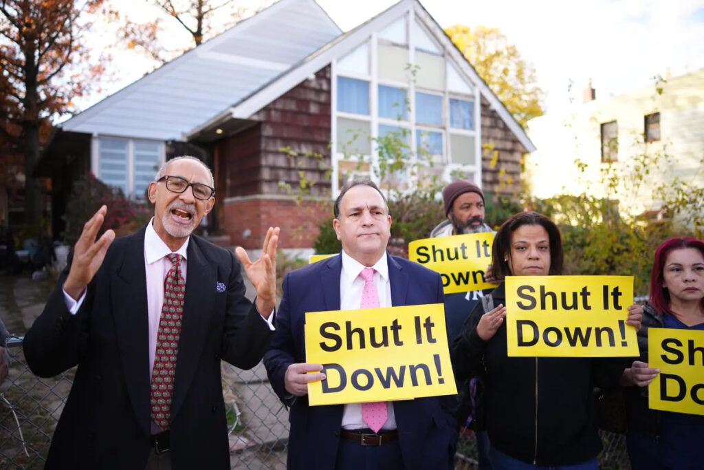 Los vecinos de Queens suplican a Nueva York que cierre un supuesto burdel que opera frente al museo de ciencias.