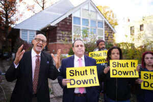 Los vecinos de Queens suplican a Nueva York que cierre un supuesto burdel que opera frente al museo de ciencias.