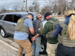 ICE Newark arresta a ciudadano mexicano condenado por delitos sexuales contra un menor.