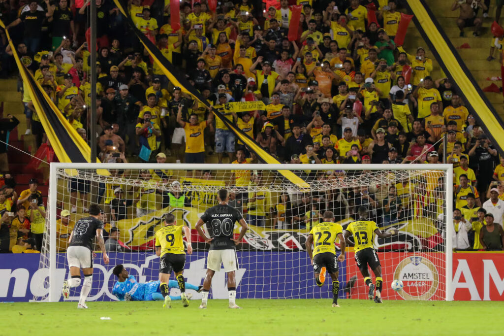 ¡Alegría torera! Barcelona SC golea 3-0 a Corinthians en la ida de la fase 3 de la Copa Libertadores