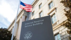 El IRS compartirá con ICE información sobre migrantes