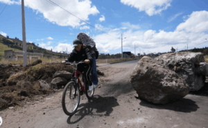 LA GRIETA DE ECUADOR: PROTESTAS ESTALLAN MIENTRAS EL ESTADO DE EXCEPCIÓN CUBRE 10 PROVINCIAS