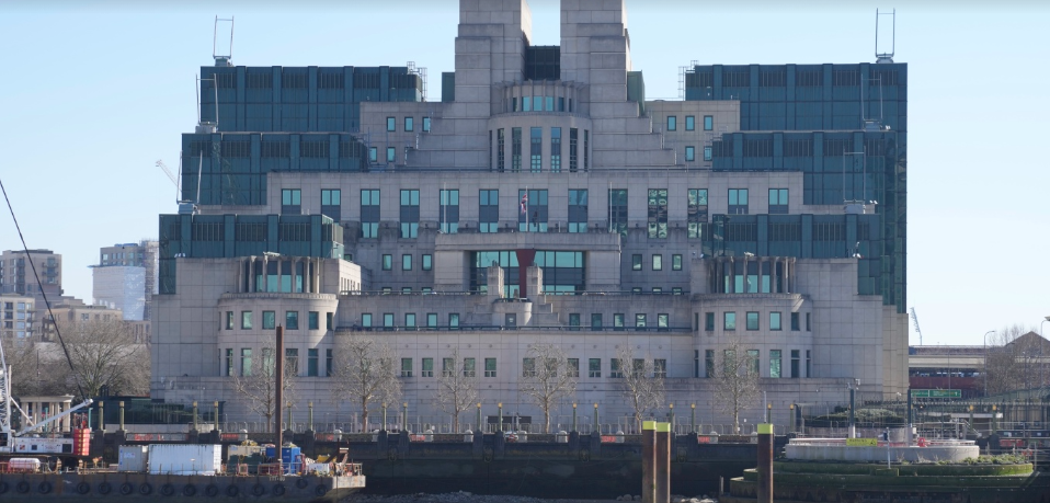 MI6 lanza Silent Courier: nueva vía secreta para compartir información en el Reino Unido