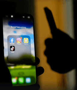 “Advertencia: Las redes sociales pueden dañar la salud mental de los menores” — California impone etiquetas de advertencia obligatorias