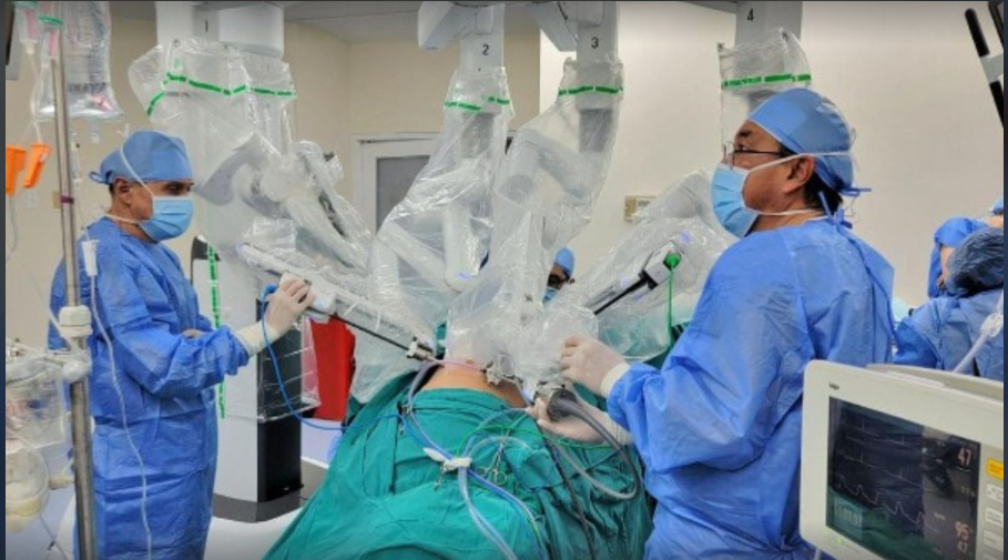 Cirugía robótica en Ecuador: primer explante de riñón de donante vivo marca un hito médico en el país