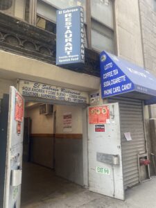 “Sabor latino escondido en una puerta del distrito de la moda”