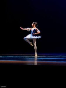 Ariela Jaramillo: La joven promesa del ballet ecuatoriano que brilla en el escenario internacional