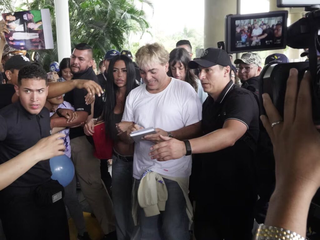 Cristian Castro lanza la bomba: “Estoy pensando venir a vivir acá al Ecuador” tras dos conciertos en Quito y Guayaquil