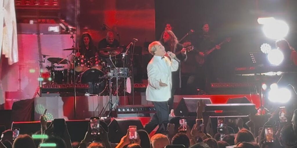 BLUE HYSTERIA: CRISTIAN CASTRO CONQUERS GUAYAQUIL DESPITE CONCERT CHAOS, CEMENTING LEGACY WITH AN EMELEC FLAG