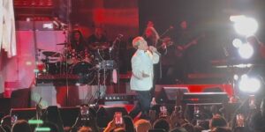 BLUE HYSTERIA: CRISTIAN CASTRO CONQUERS GUAYAQUIL DESPITE CONCERT CHAOS, CEMENTING LEGACY WITH AN EMELEC FLAG