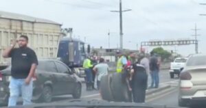 Tragedia en la Perimetral: ciclista muere aplastado por llanta desprendida de tráiler en Guayaquil
