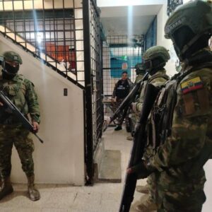Military Seize Weapons, Drugs, and Banned Items in Nine Ecuadorian Prisons: Major Operation Targets Organized Crime