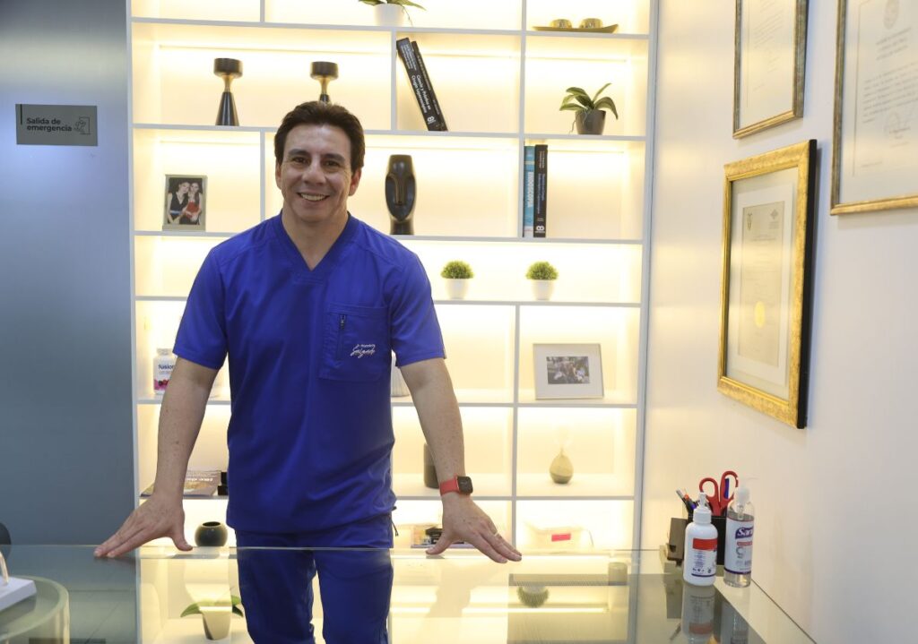 Dr. Napoleón Salgado: World-Renowned Bariatric Surgeon Bringing Ecuador to the Forefront of Medicine