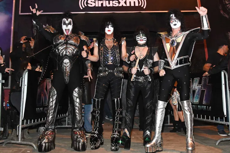 BITTER RIVALS UNITED IN GRIEF: KISS CO-FOUNDERS GENE SIMMONS, PAUL STANLEY, AND PETER CRISS REUNITE AT ACE FREHLEY’S MEMORIAL