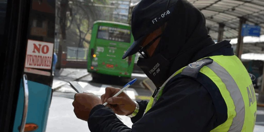 ‘PICO Y PLACA’ EN QUITO: RESTRICCIONES DE MOVILIDAD PARA EL FIN DE SEMANA Y EL TURNO DE LAS PLACAS TERMINADAS EN 9 Y 0