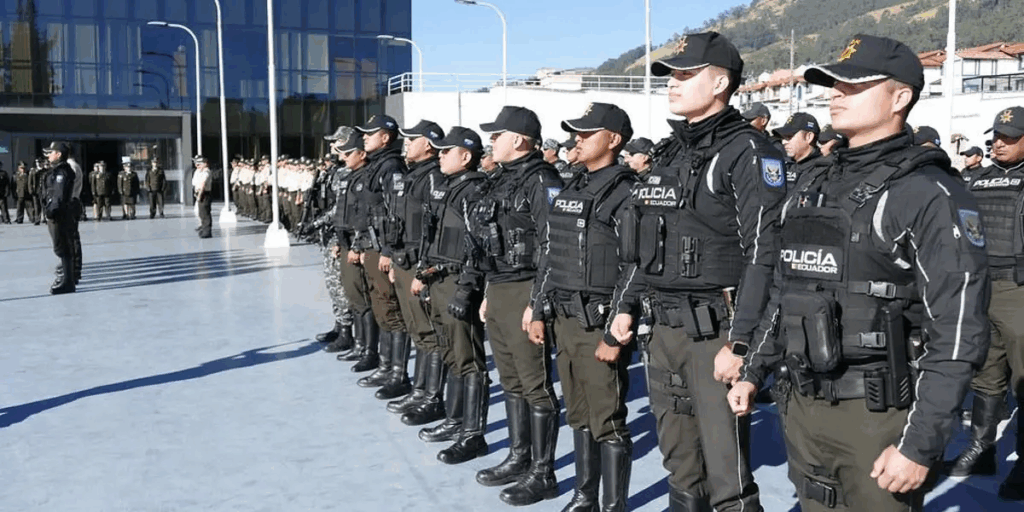 ECUADOR DEPLOYS 56,944 POLICE OFFICERS TO GUARANTEE SECURITY DURING THE NOVEMBER NATIONAL HOLIDAY