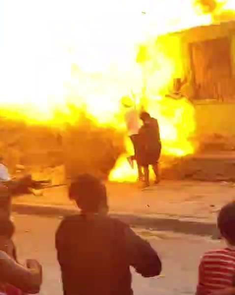 O Dia em que La Trinitaria Perdeu suas Memórias: Incêndio e Explosões Destróem Três Casas no Sul de Guayaquil