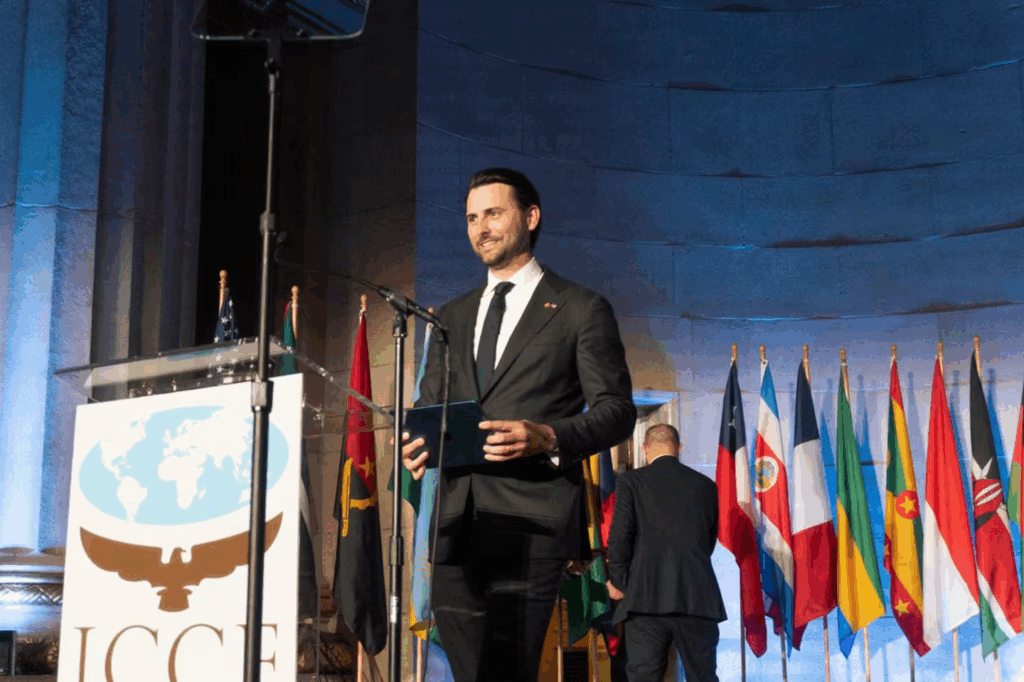 Niels Olsen Receives Teddy Roosevelt International Conservation Award, Elevates Ecuador as a Global Environmental Leader