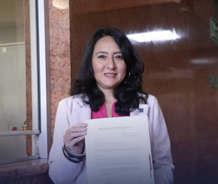 Asambleísta Graciela Ramírez propone reforma notarial electrónica para proteger a migrantes ecuatorianos