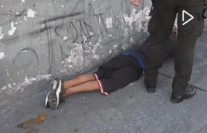 JUSTICE BY SLIP: MUGGER CAPTURED IN QUITO’S HISTORIC CENTER AFTER FALLING ON PET EXCREMENT