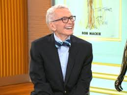 OCHO DÉCADAS DE GLAMOUR: BOB MACKIE ABRE EL CIERRE A LOS LEGADOS DE CHER, TINA Y EL ALMA DE LA SHOWGIRL