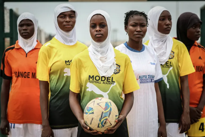 FUTBOLISTAS DEL NORTE DE NIGERIA DESAFÍAN BARRERAS CULTURALES CON RESILIENCIA