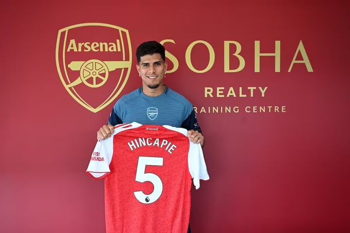 Piero Hincapié podría lograr su debut en la Premier League con el Arsenal ante Crystal Palace