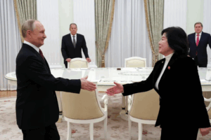 EL PACTO DE LA DEFENSA MUTUA: PUTIN Y LA DIPLOMÁTICA COREANA ANUNCIAN QUE LA ALIANZA PROGRESA "SEGÚN LO PLANEADO"