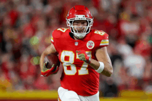 EL DESPEGUE DEL REY: MAHONES Y KELCE DESTRUYEN A LOS COMMANDERS EN UNA SEGUNDA MITAD ARROLLADORA (28-7)
