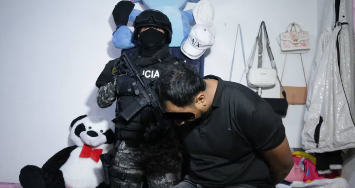 Historic Blow to “Los Lobos”: Ecuadorian Police Arrest 17, Including “Gordo Arturo”, in Major Raids in Quito and Guayaquil