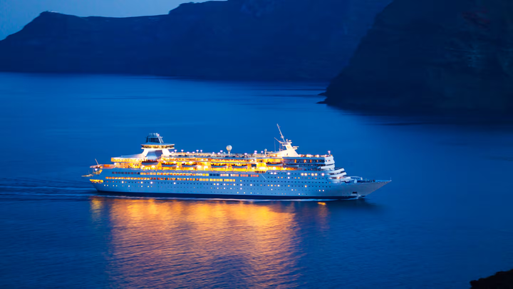 Más de 70 pasajeros infectados en crucero de lujo en Atlántico Norte: brote de norovirus sacude la experiencia “ultra premium”