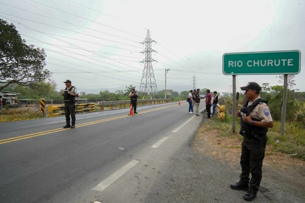 Explosión en el puente del río Churute paraliza a Naranjal: suspenden desfile y crece la alarma regional
