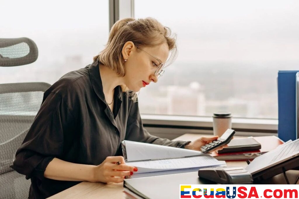 Los Guardianes del Balance: Ecuador se Prepara para Honrar al Contador el 10 de Diciembre