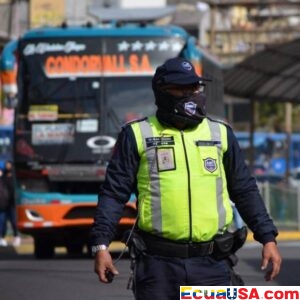 Restricciones del Viernes: Quito Prohíbe Vehículos con Placas Terminadas en 9 y 0