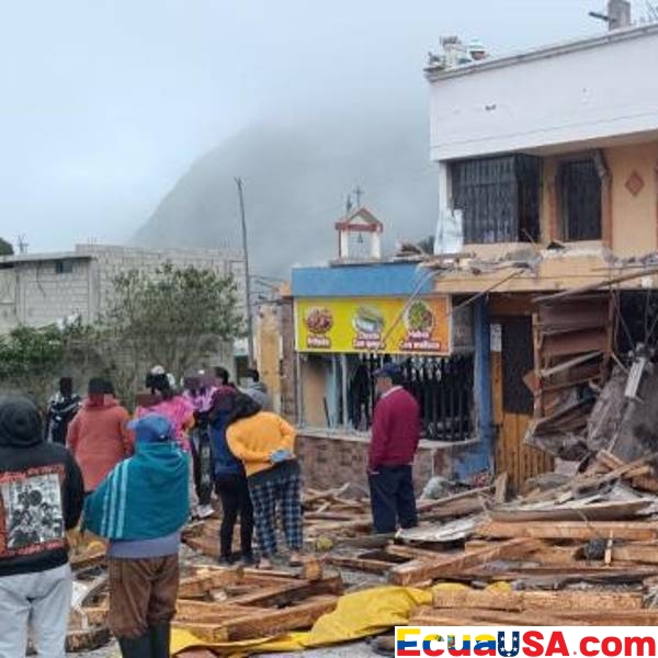 4:30 AM DEVASTATION: FATAL TRUCK CRASH TURNS KILOMETER 15 OF PAPALLACTA ROAD INTO A DEATH TRAP