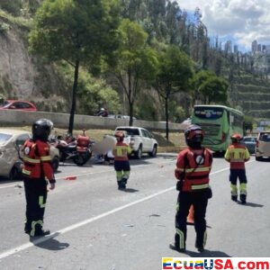 BRAKE FAILURE HORROR: RUNAWAY BUS TRIGGERS 12-VEHICLE PILEUP ON QUITO’S SIMÓN BOLÍVAR AVENUE