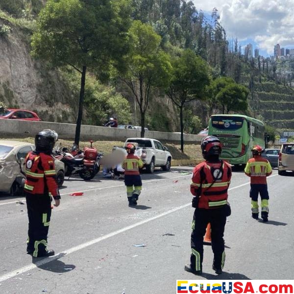 BRAKE FAILURE HORROR: RUNAWAY BUS TRIGGERS 12-VEHICLE PILEUP ON QUITO’S SIMÓN BOLÍVAR AVENUE