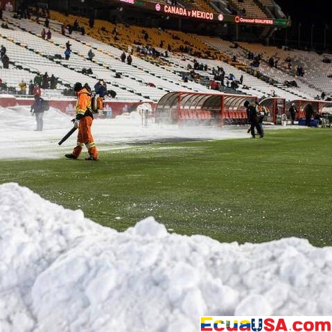 GUERRA FRÍA EN EL BMO FIELD: ECUADOR ENFRENTA A CANADÁ BAJO LA NIEVE POR UN LUGAR EN EL POTE DE LA COPA DEL MUNDO