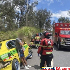 Efecto Dominó en Quito: Choque de 12 Vehículos Paraliza la Avenida Simón Bolívar y Desata el Caos en Guápulo