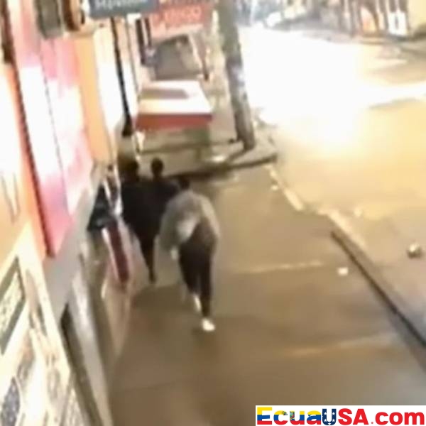 ATTEMPTED ROBBERY OF THREE TEENAGERS CAUGHT ON VIDEO IN CAUPICHO, QUITO