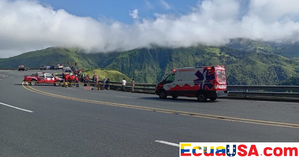 Vehículo se precipita a un barranco en la vía Alóag–Santo Domingo: dos heridos en el km 72
