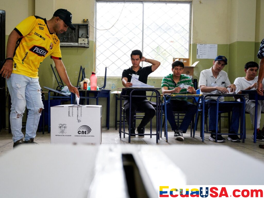 Los Ecuatorianos Dicen un Claro “No” a Bases Militares Extranjeras y Reformas Políticas en Referéndum