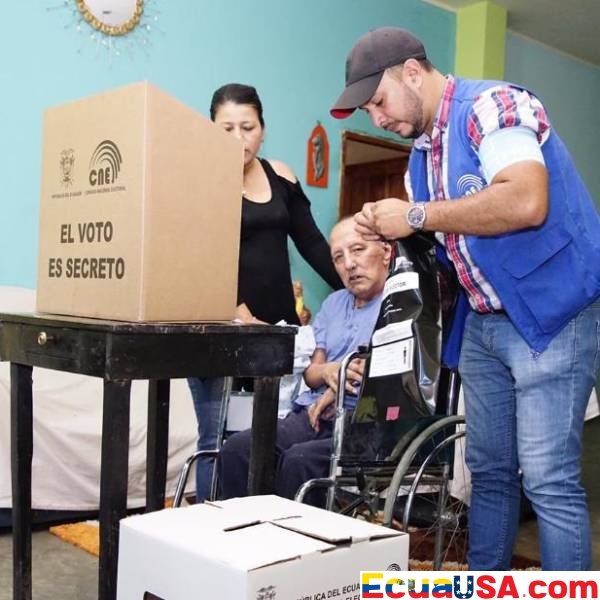 Ecuadorian Democracy Reaches Homes: 597 Citizens Vote from Bedsides