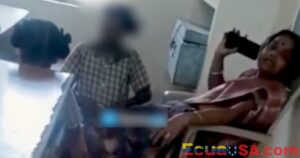 INDIGNACIÓN POR MAESTRA CAPTADA EN VIDEO OBLIGANDO A ALUMNAS A MASAJEARLE LOS PIES; AUTORIDADES INICIAN INVESTIGACIÓN