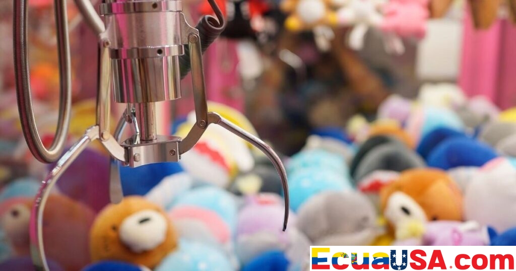 Toddler Trapped in Claw Machine at Guadalajara Mall — Video of “Mini Escape Artist” Goes Viral