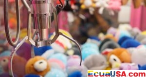 Toddler Trapped in Claw Machine at Guadalajara Mall — Video of “Mini Escape Artist” Goes Viral