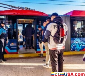 DEMOCRACIA SOBRE RIELES: Quito amplía horarios de Trolebús y Ecovía para la Consulta Popular 2025